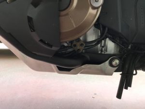 Modifica paracoppa Honda CRF1100 per compatibilità con barre paramotore Outback Motortek